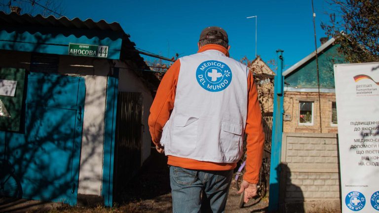 la ayuda al desarrollo cayó un 6,9%, con recortes que amenazan la respuesta ante crisis y emergencias.