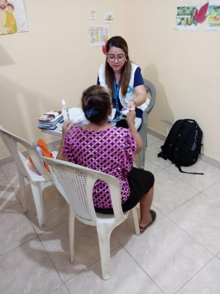 San Pedro Sula. Atención médica durante Feria de Salud en el Dispensario de Felipe Zelaya, para ampliar el acceso a servicios de atención primaria, identificar necesidades de salud en