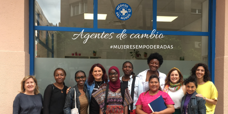 Fotografía de las alumnas del curso de Agentes de Cambio impartido por Médicos del Mundo Aragón.