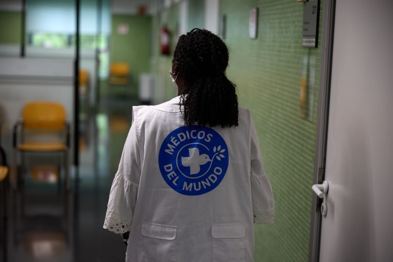 Mediadora intercultural de Médicos del Mundo en un centro de salud de Pamplona