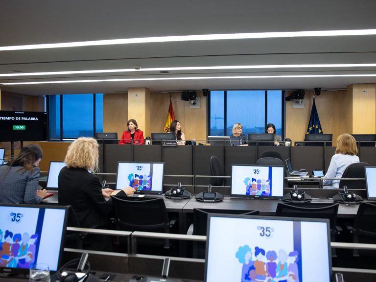 Comparecencia en el Congreso de los Diputados de Ana Durán, directora de Programas Estatales y Autonómicos de Médicos del Mundo España.