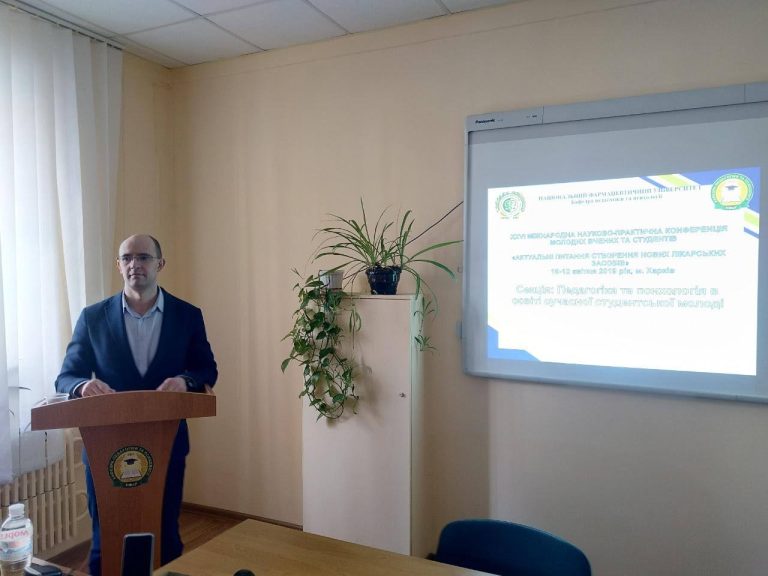 Volodymyr Fesenko, jefe del Departamento de Psicología de la Universidad Nacional de Farmacia.