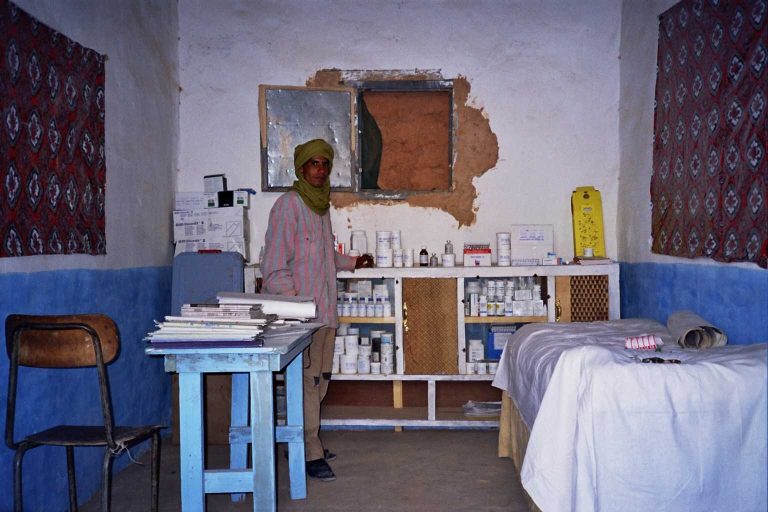 50 años de exilio saharaui. y Médicos del Mundo lleva 30 años cuidando de la salud de su población: historias de salud, resistencia y compromiso en el desierto