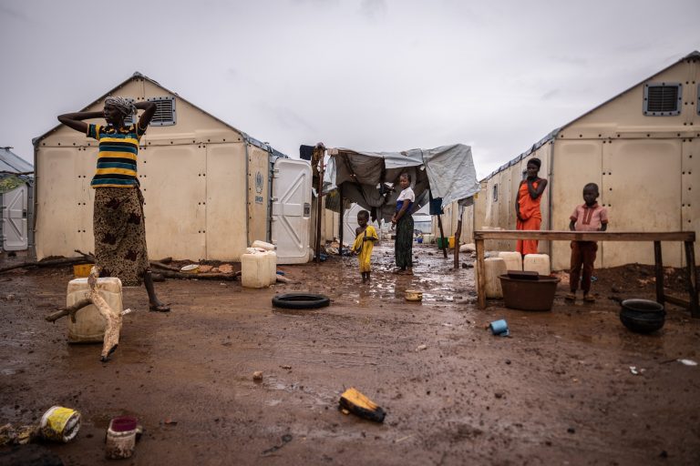La crisis climática cada vez está más ligada a la migración Dona y ayuda a Médicos del Mundo a atender su salud.