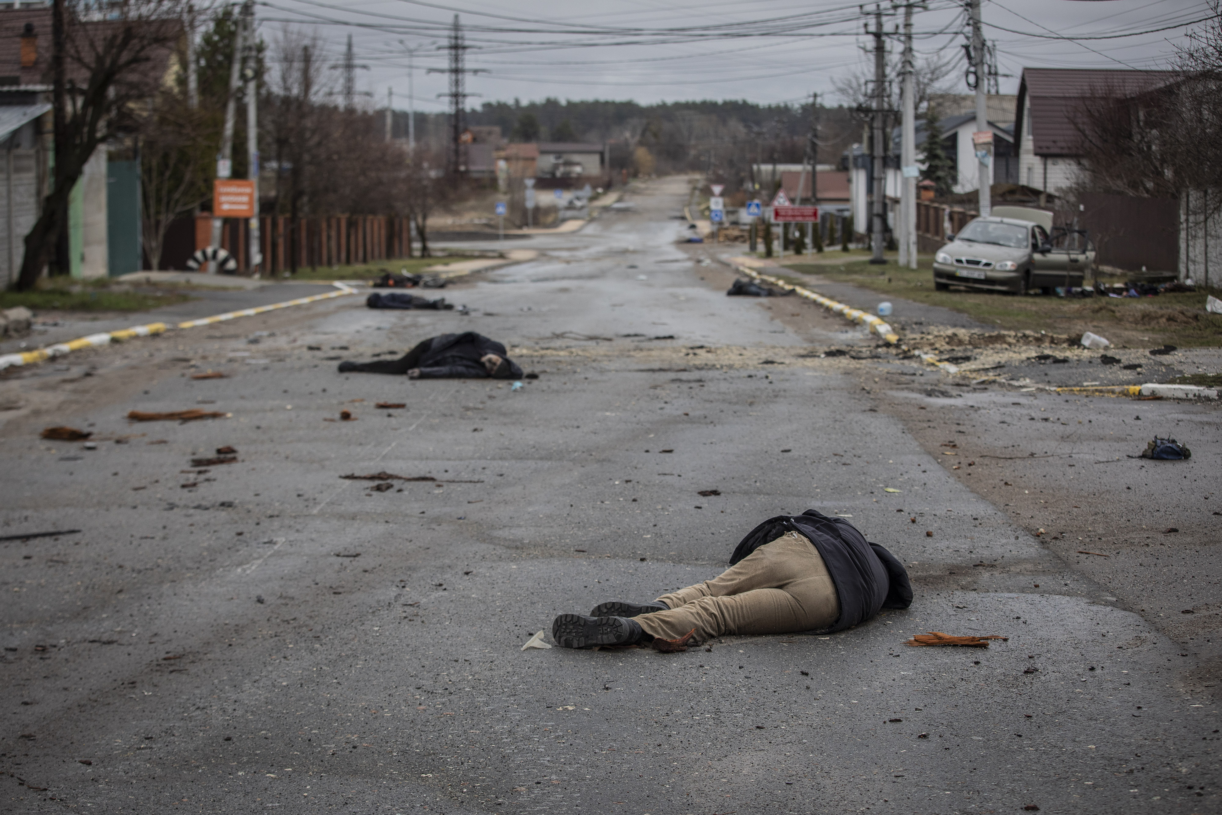 Imagen de la serie finalista 'La masacre de Bucha' en la 26 edición del Premio de Fotografía Humanitaria Luis Valtueña. ©Santi Palacios