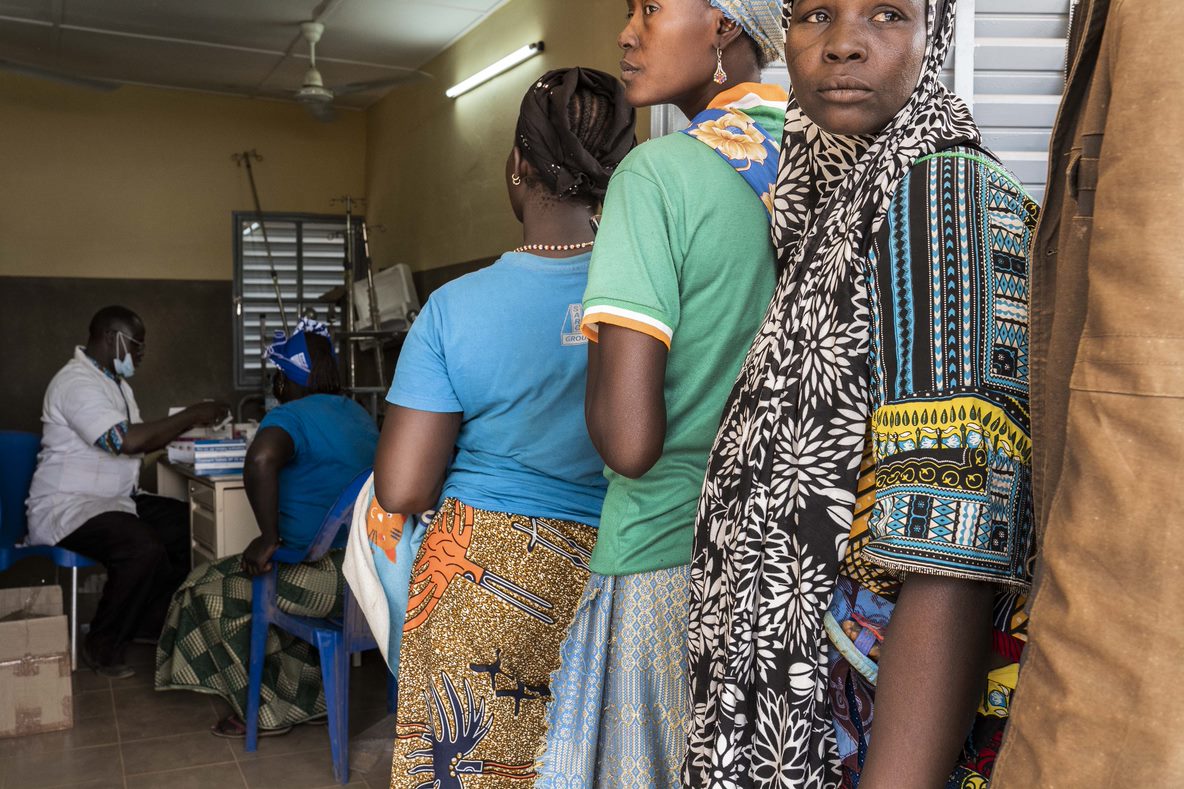 Consulta de Médicos del Mundo en Yalgo, Burkina Faso. ©Juan Luis Rod