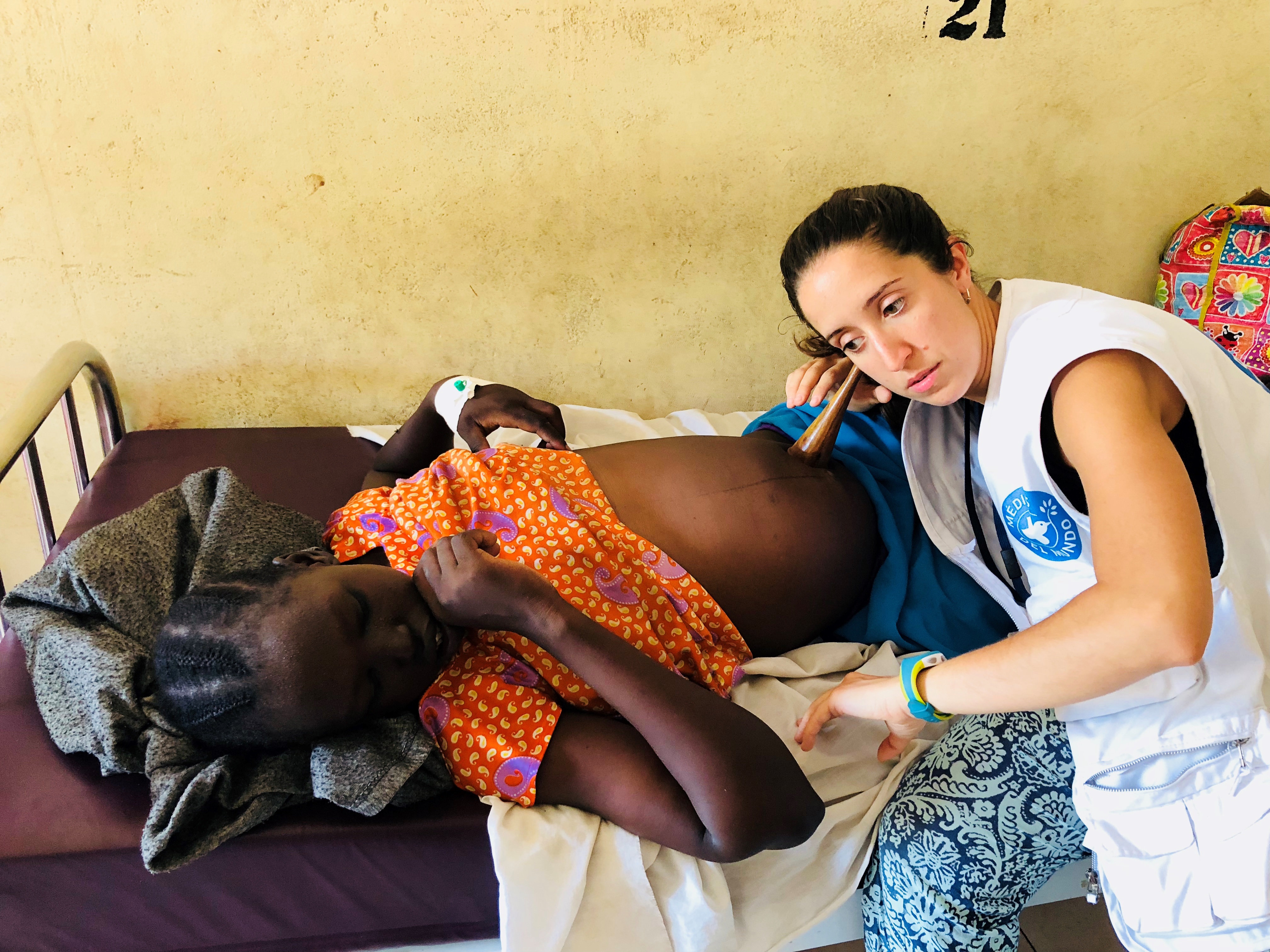 Paciente adulto en el hospital de Bor en Sudán del Sur. Fotografía de Bruno Abarca