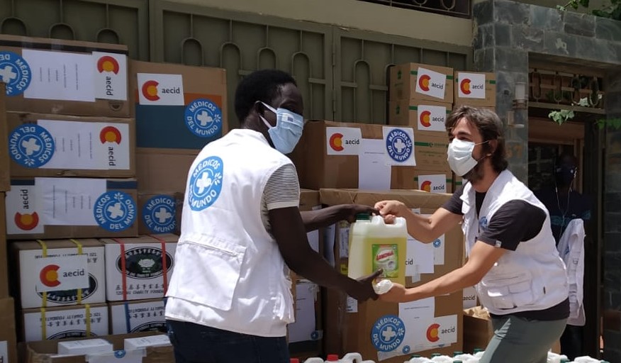 Guillermo dona material en los distritos sanitarios de Keur, Massar, Yeumbeul y Mbao, Senegal.