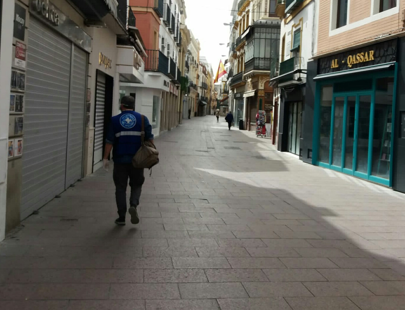 Voluntariado de Médicos del Mundo en atención en la calle durante coronavirus