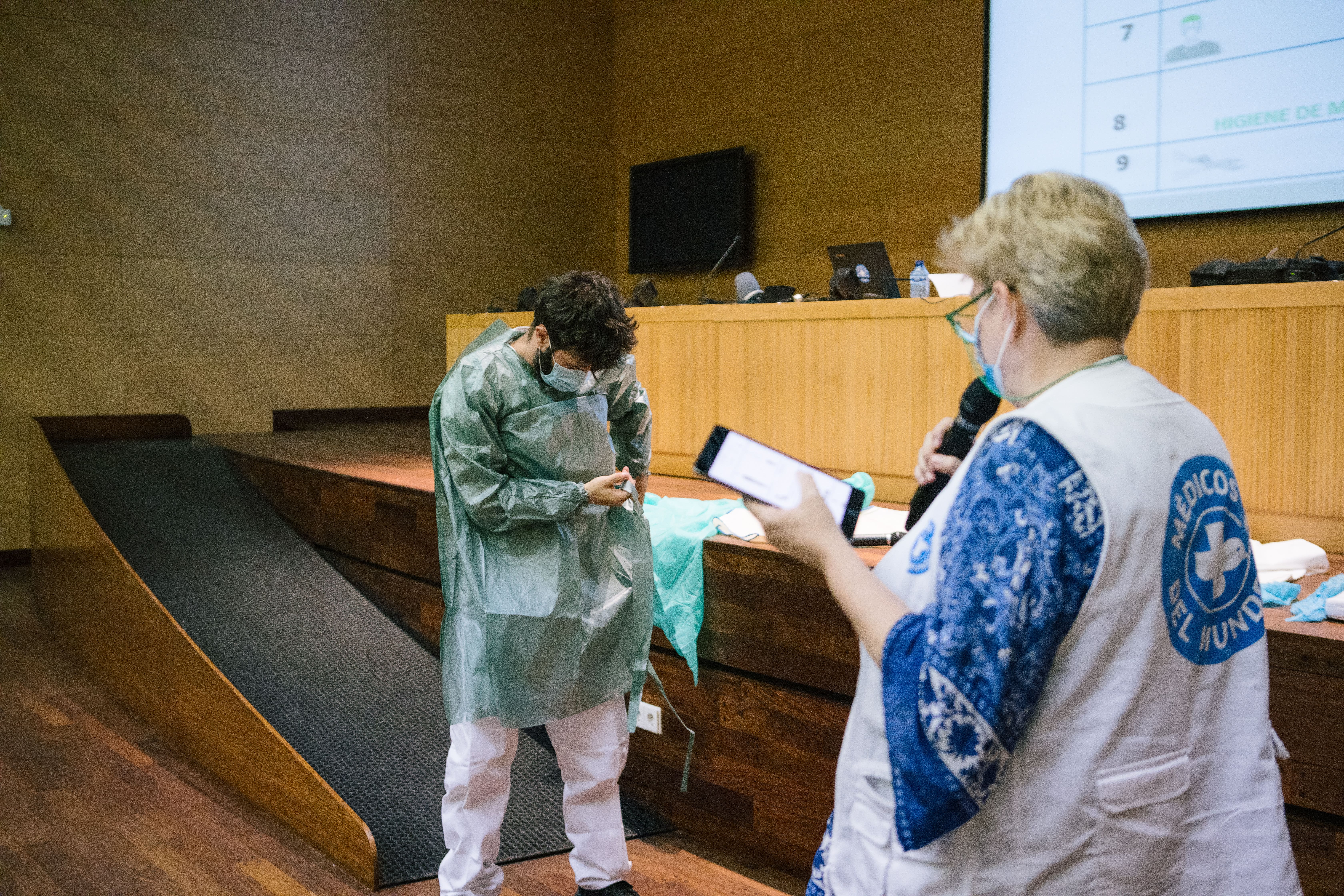 Formación al personal de residencias de mayores en la prevención de la covid-19 en Castilla y León. © Álvaro Sancha/Médicos del Mundo