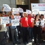 Concentración en Madrid para denunciar la nula respuesta del Gobierno frente al sida.