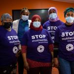 Voluntariado de Médicos del Mundo Madrid en acto contra la mgf el 6 de febrero 