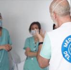 Personal de Médicos del Mundo en hospital de campaña en Madrid durante la emergencia por coronavirus