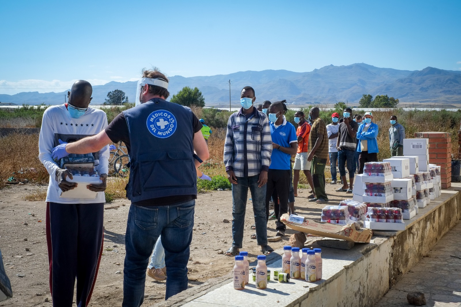 Reparto de alimentos y atención sociosanitaria en los asentamientos de Almeria durante el confinamiento. @ Fran Carrasco Reparto de alimentos y atención sociosanitaria en los asentamientos de Almeria durante el confinamiento. @ Fran Carrasco